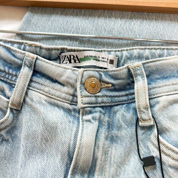 NWT Zara High Rise Split Hem Distressed Jeans Light Wash Straight Leg Sz 2 - Picture 4 of 8